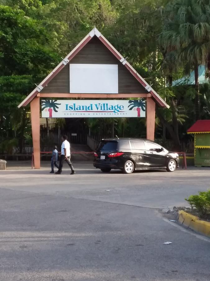 Mcfarlane'S Place Ocho Rios Buitenkant foto