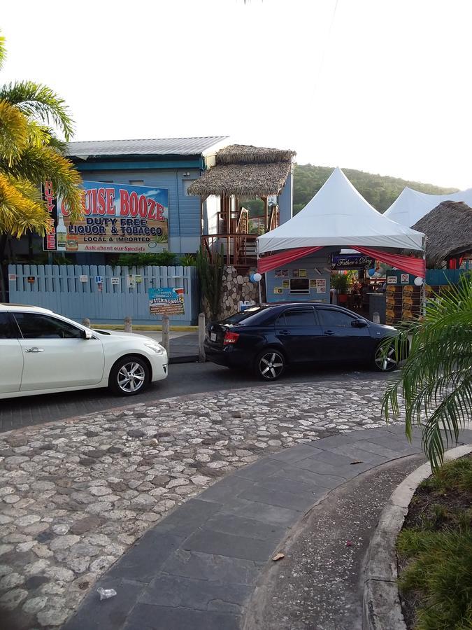 Mcfarlane'S Place Ocho Rios Buitenkant foto