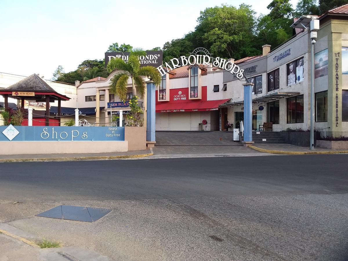 Mcfarlane'S Place Ocho Rios Buitenkant foto